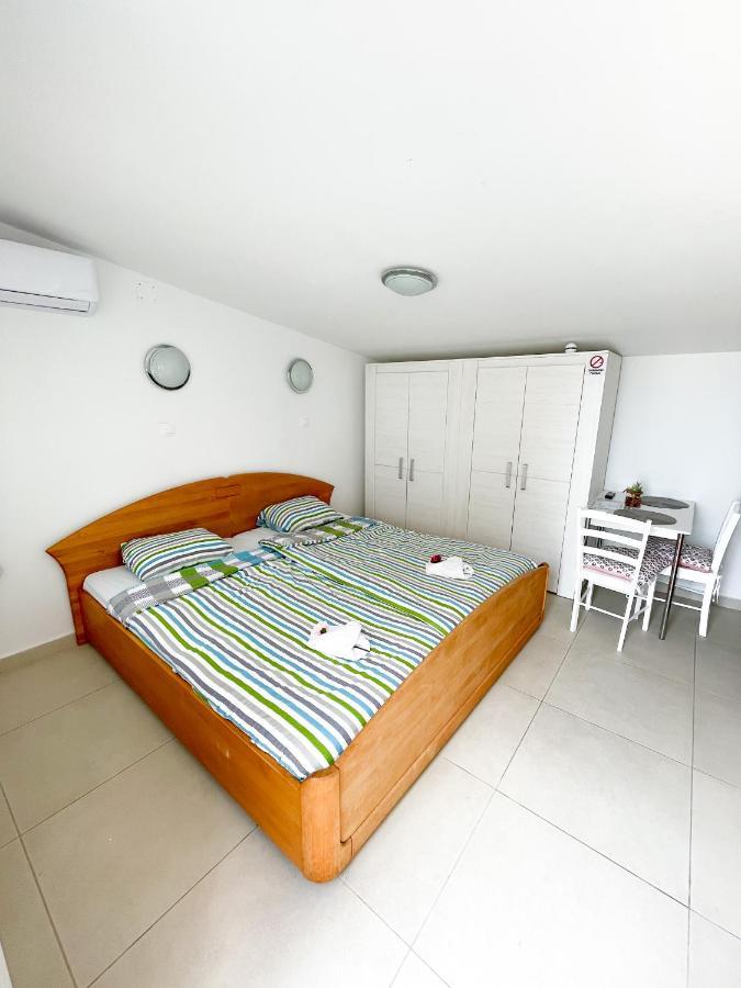 Beautiful Secluded Area Near Novalja Vacation House With Pool And Sea View Villa Lara Kültér fotó